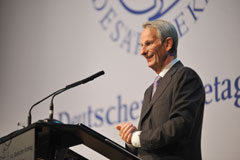 Prof. Dr. Dr. h. c.
Jrg-Dietrich Hoppe, Prsident der Bundesrztekammer und des Deutschen
rztetages und Prsident der rztekammer Nordrhein
