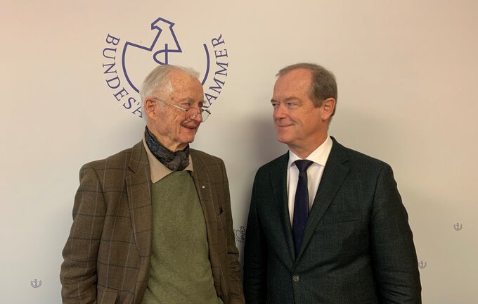 Prof. Dr. Dr. Peter Scriba und Prof. Dr. Michael Hallek (v.l.)