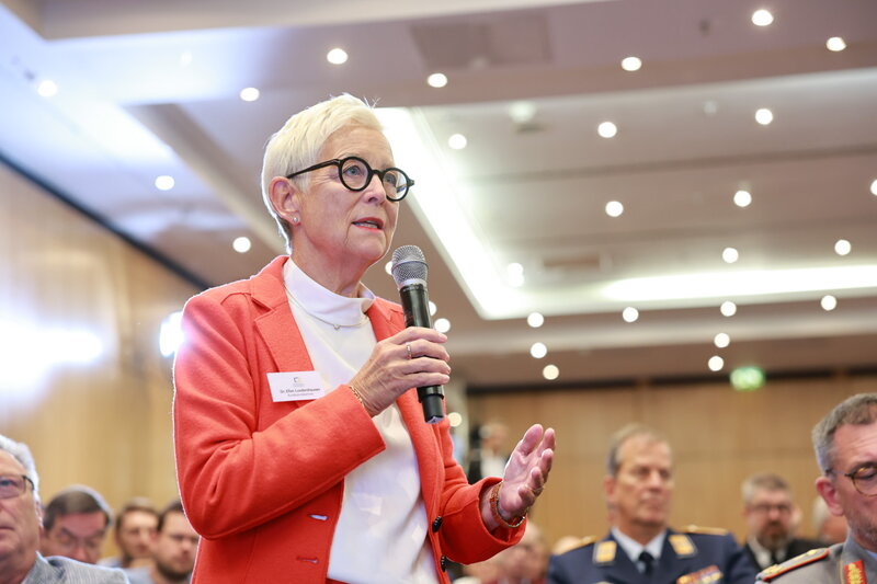 Dr. Ellen Lundershausen