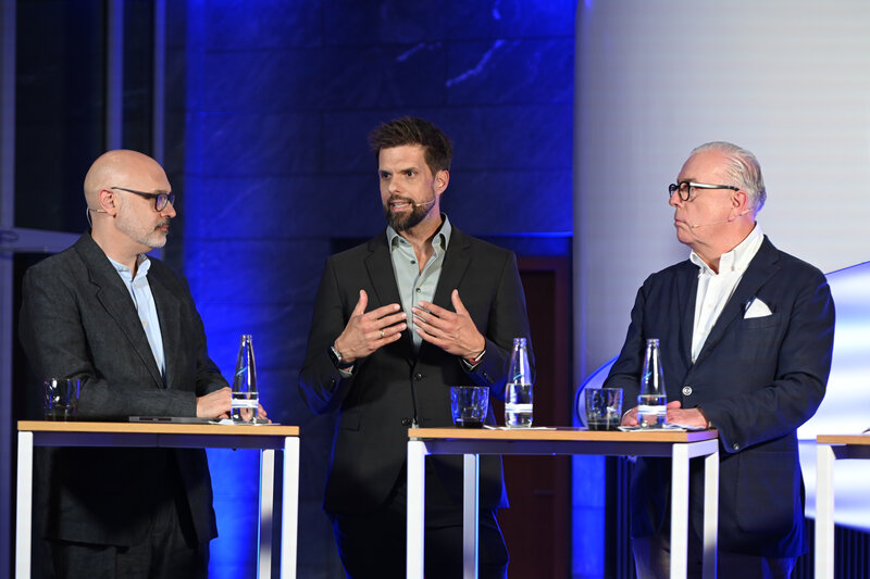 Moderator Daniel Finger, PD Dr. Florian Babor und Dr. Klaus Reinhardt (v.l.)