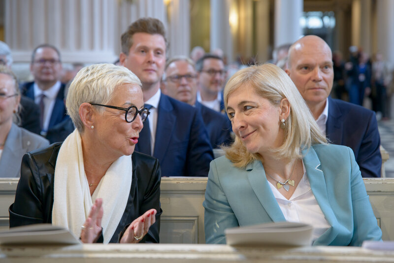 BÄK-Vizepräsidentin Dr. Ellen Lundershausen und Bundesgesundheitsministerin Nina Warken