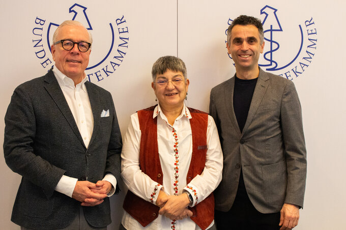 BÄK-Präsident Reinhardt, Prof. Dr. Sebnem Korur Fincanci und PH Dr. Peter Bobbert