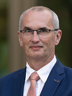 Dr. Steffen König