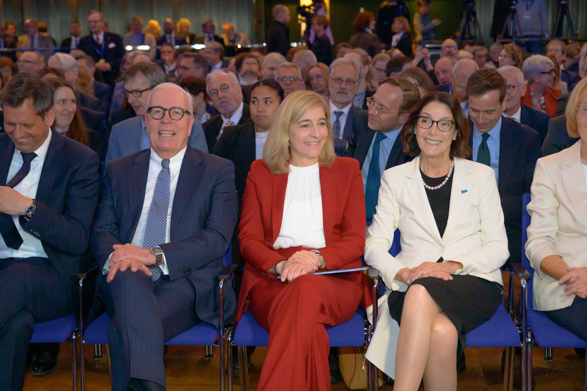 BÄK-Präsident Dr. Klaus Reinhardt, BM Nina Warken und Dr. Charlotte Renneberg, Präsidentin der ÄK Niedersachsen (v.l.)