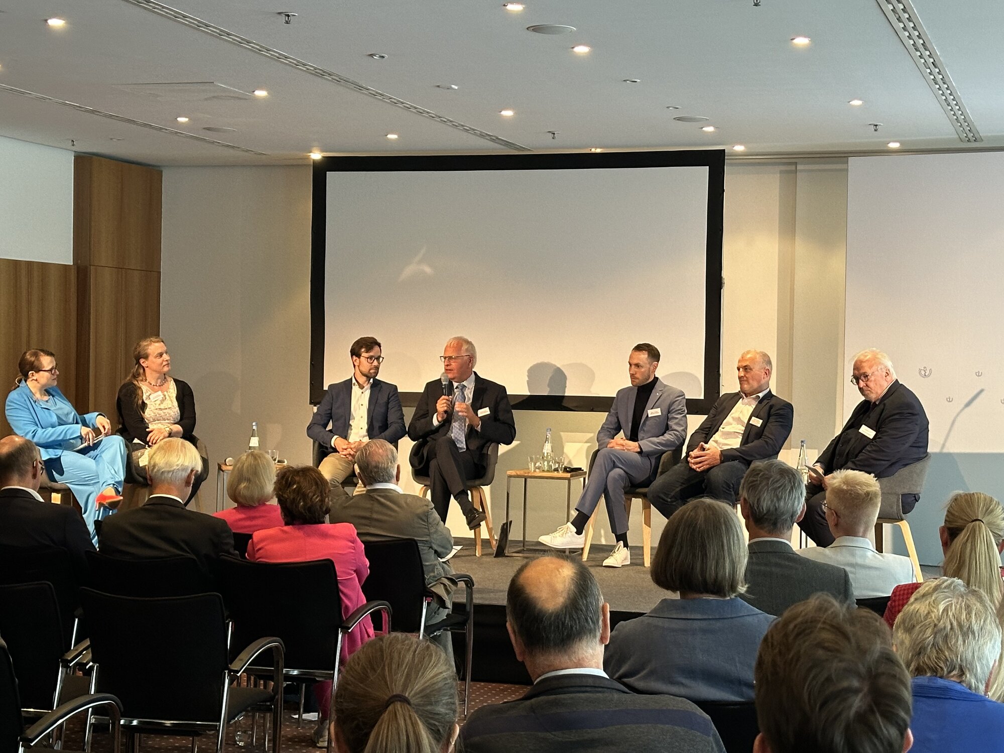 Podiumsdiskussion image00001.jpeg