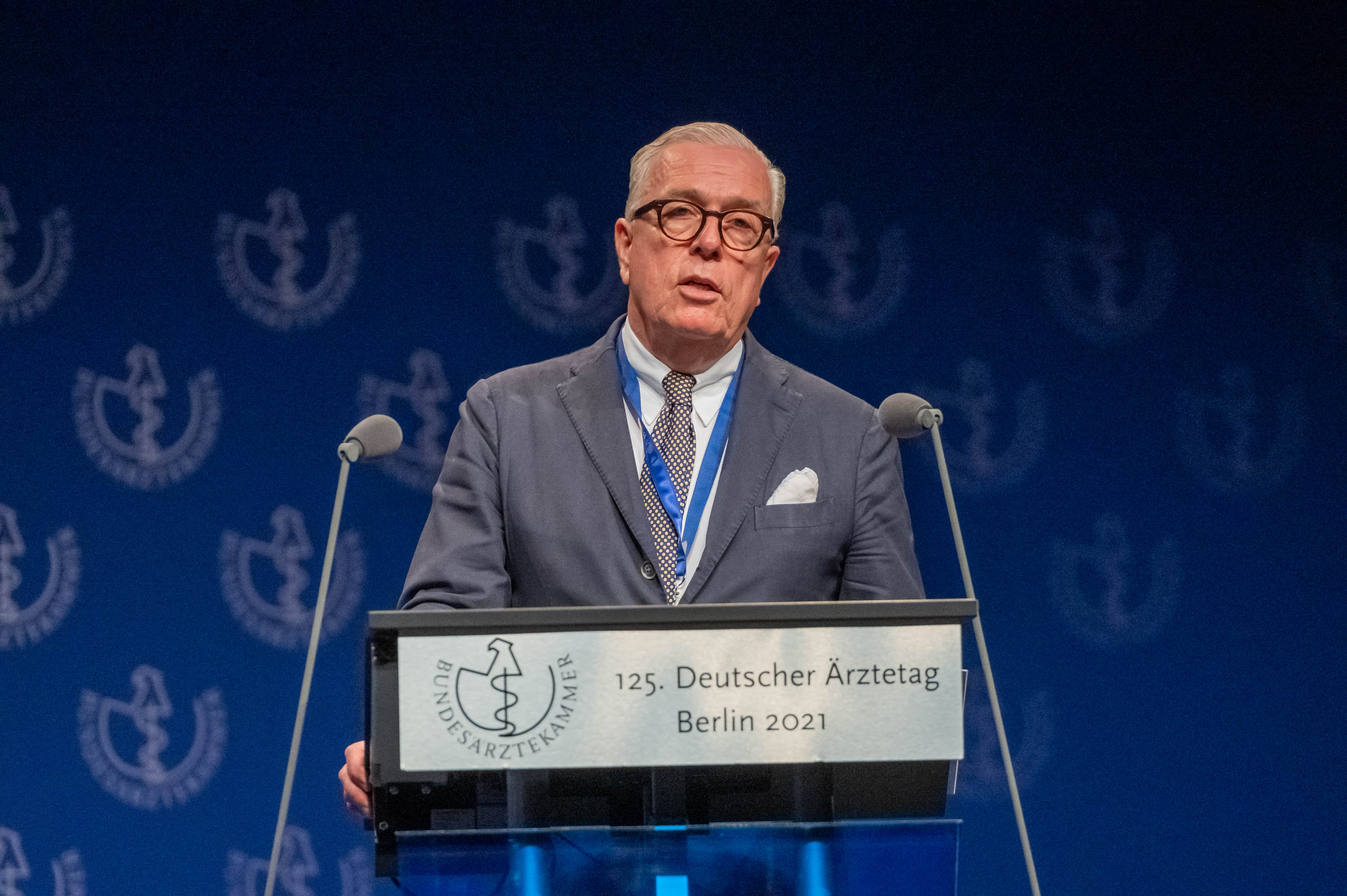 Eröffnung und Referat von Dr. med. (I) Klaus Reinhardt, Präsident der Bundesärztekammer Eröffnung und Referat von Dr. med. (I) Klaus Reinhardt, Präsident der Bundesärztekammer