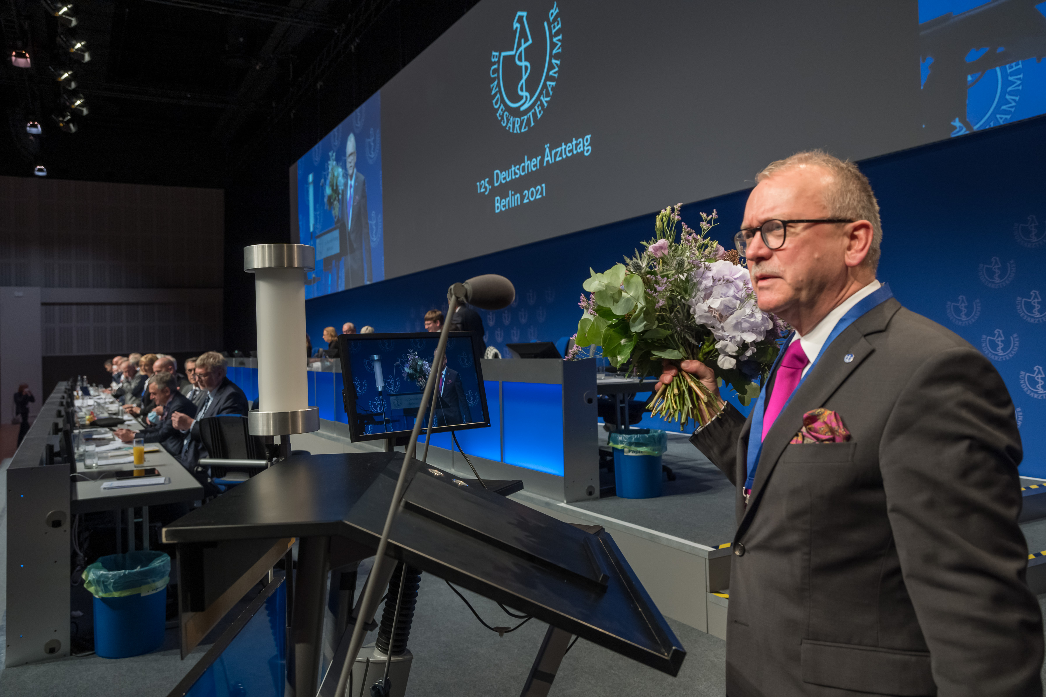 TOP IV: Nachwahl einer Vizepräsidentin/eines Vizepräsidenten der Bundesärztekammer - Dr. Günther Matheis, Präsident der Landesärztekammer Rheinland-Pfalz, nimmt die Wahl an TOP IV: Nachwahl einer Vizepräsidentin/eines Vizepräsidenten der Bundesärztekammer - Dr. Günther Matheis, Präsident der Landesärztekammer Rheinland-Pfalz, nimmt die Wahl an