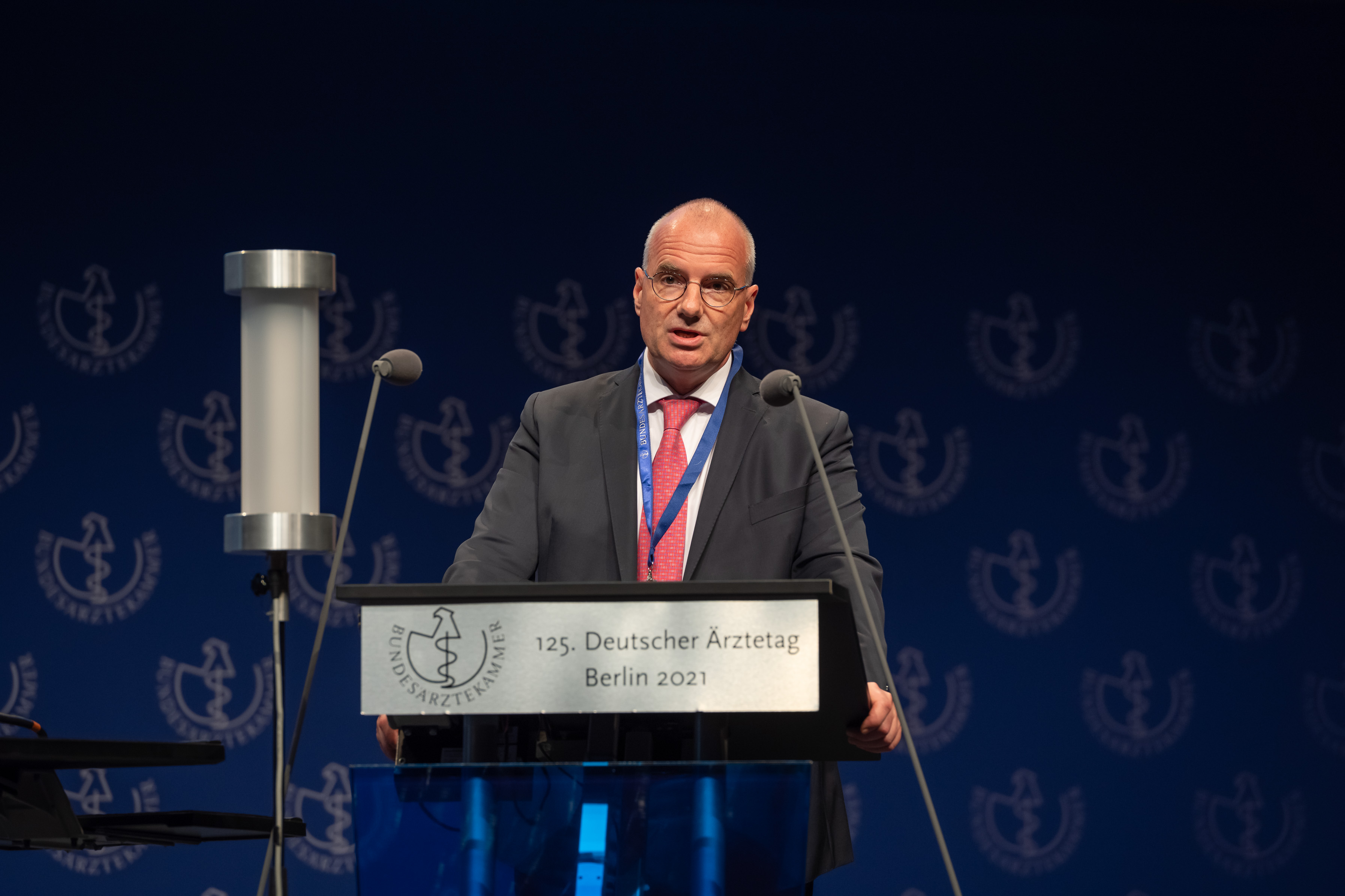 TOP IIIb: Interprofessionelle Zusammenarbeit - Erik Bodendieck, Dresden, Vorsitzender des Ausschusses „Medizinische Fachberufe“ berichtet über den aktuellen Sachstand TOP IIIb: Interprofessionelle Zusammenarbeit - Erik Bodendieck, Dresden, Vorsitzender des Ausschusses „Medizinische Fachberufe“ berichtet über den aktuellen Sachstand