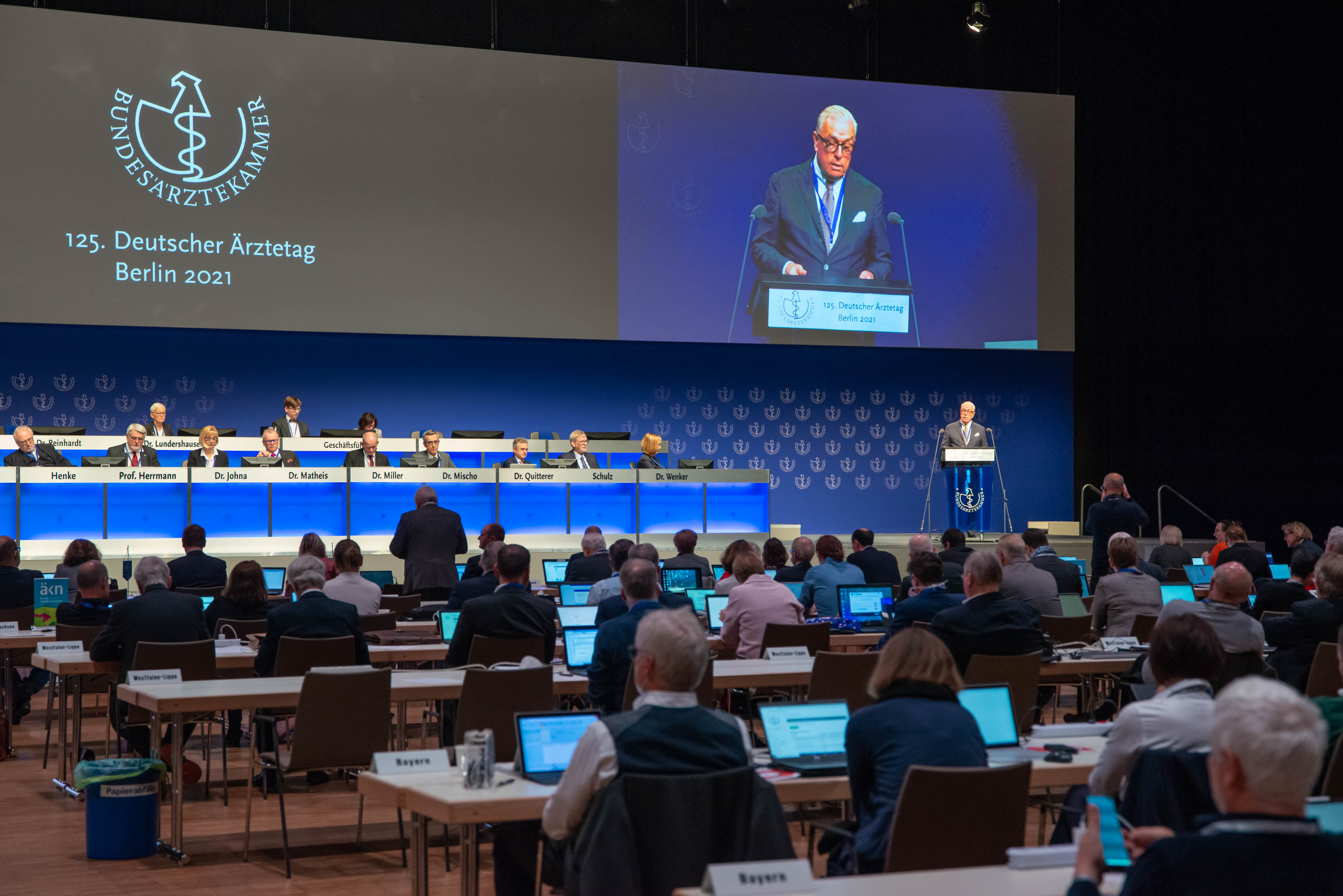 Eröffnung und Referat von Dr. med. (I) Klaus Reinhardt, Präsident der Bundesärztekammer Eröffnung und Referat von Dr. med. (I) Klaus Reinhardt, Präsident der Bundesärztekammer