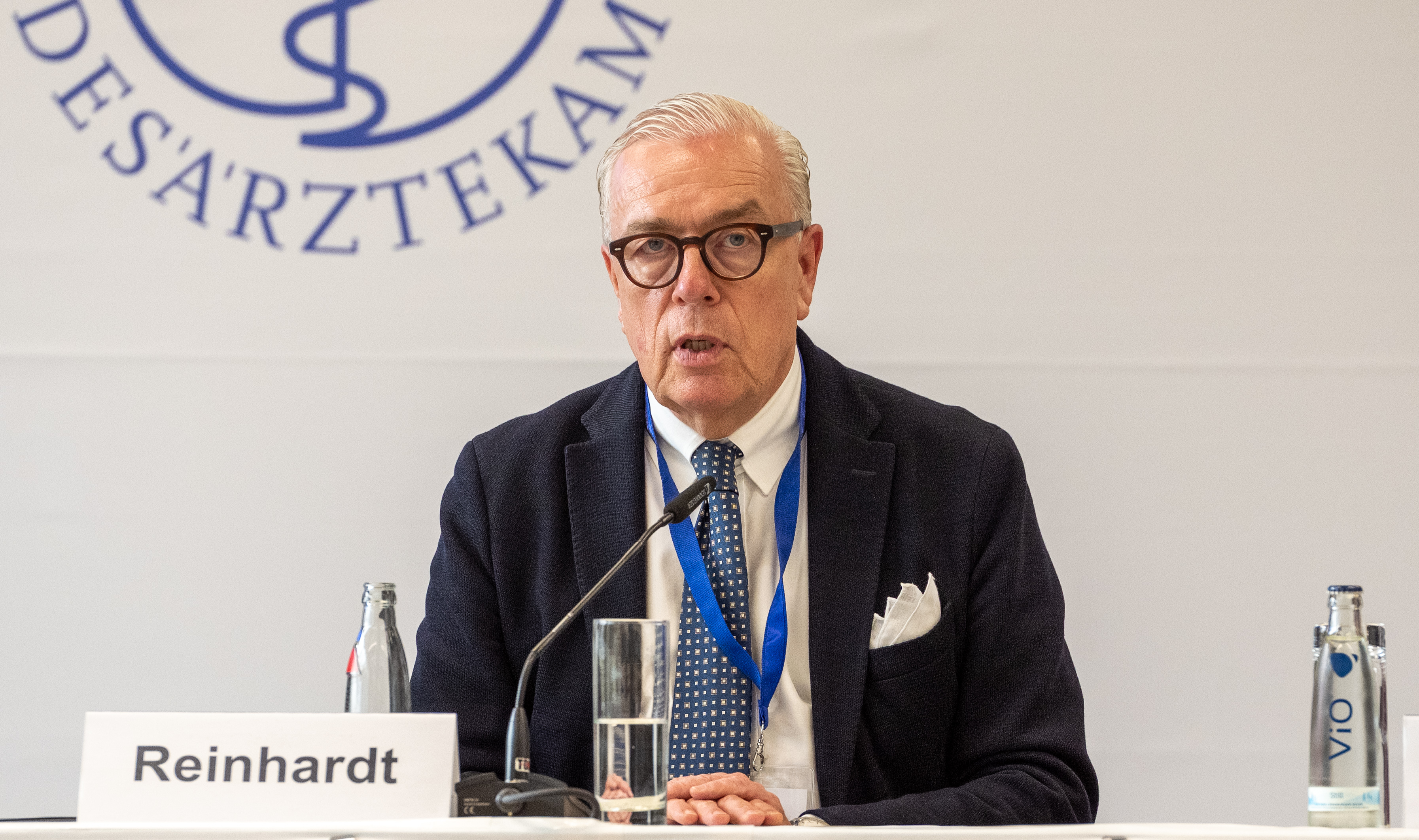 Dr. med. (I) Klaus Reinhardt, Präsident der Bundesärztekammer, während der Pressekonferenz am 02.11.2021 Dr. med. (I) Klaus Reinhardt, Präsident der Bundesärztekammer, während der Pressekonferenz am 02.11.2021