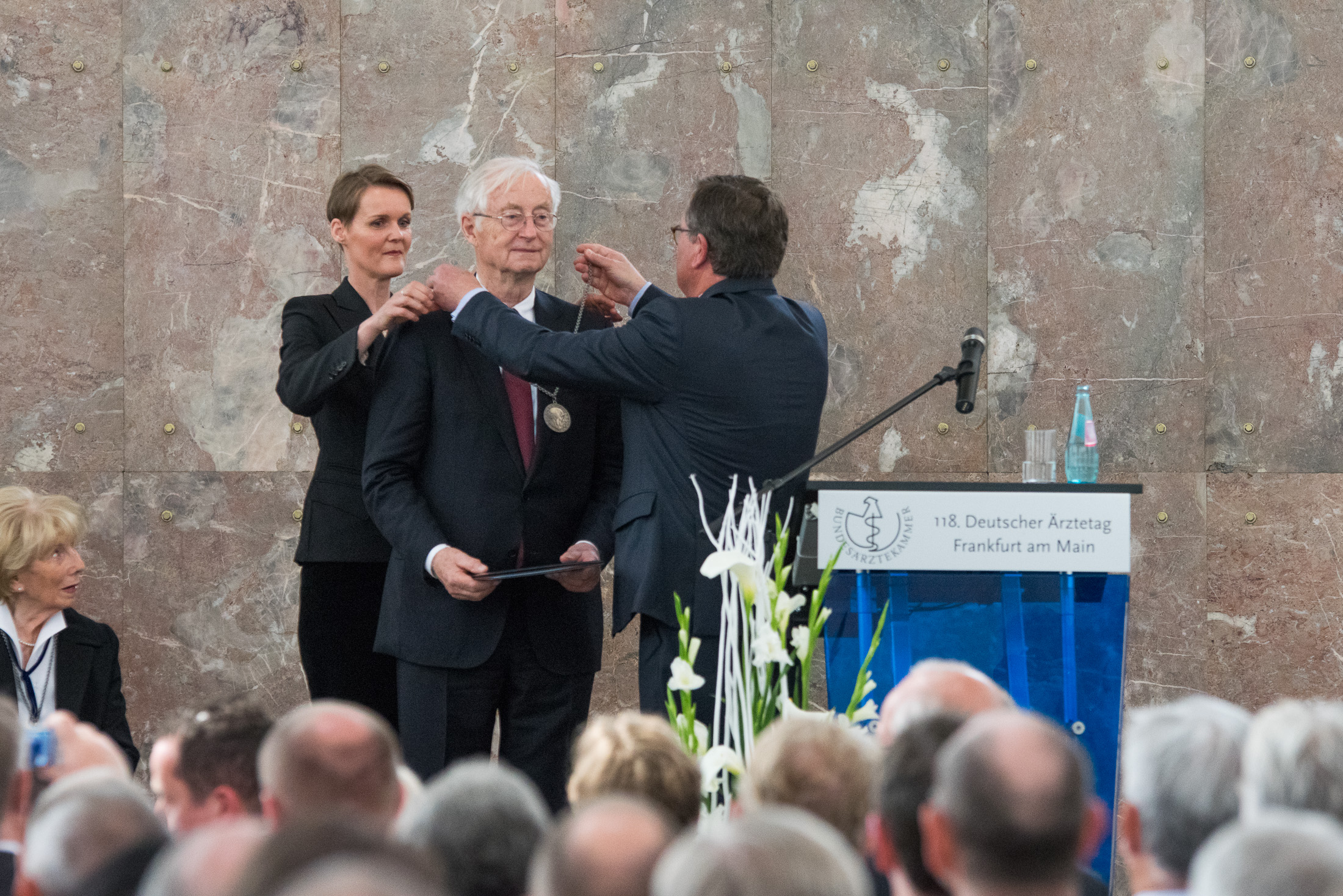 Prof. Dr. med. Dr. h. c. Peter C. Scriba erhält die Paracelsus-Medaille der deutschen Ärztetag auf dem 118. Deutschen Ärztetag 2015 in Franfurt am Main